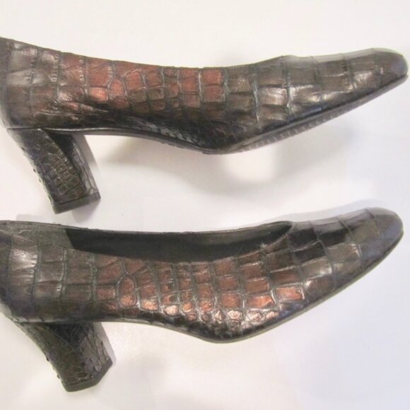 US 7.5 W STUART WEITZMAN TILTING RYE (brown) GLOSSY CROCO pump heels comfort - Picture 1 of 9